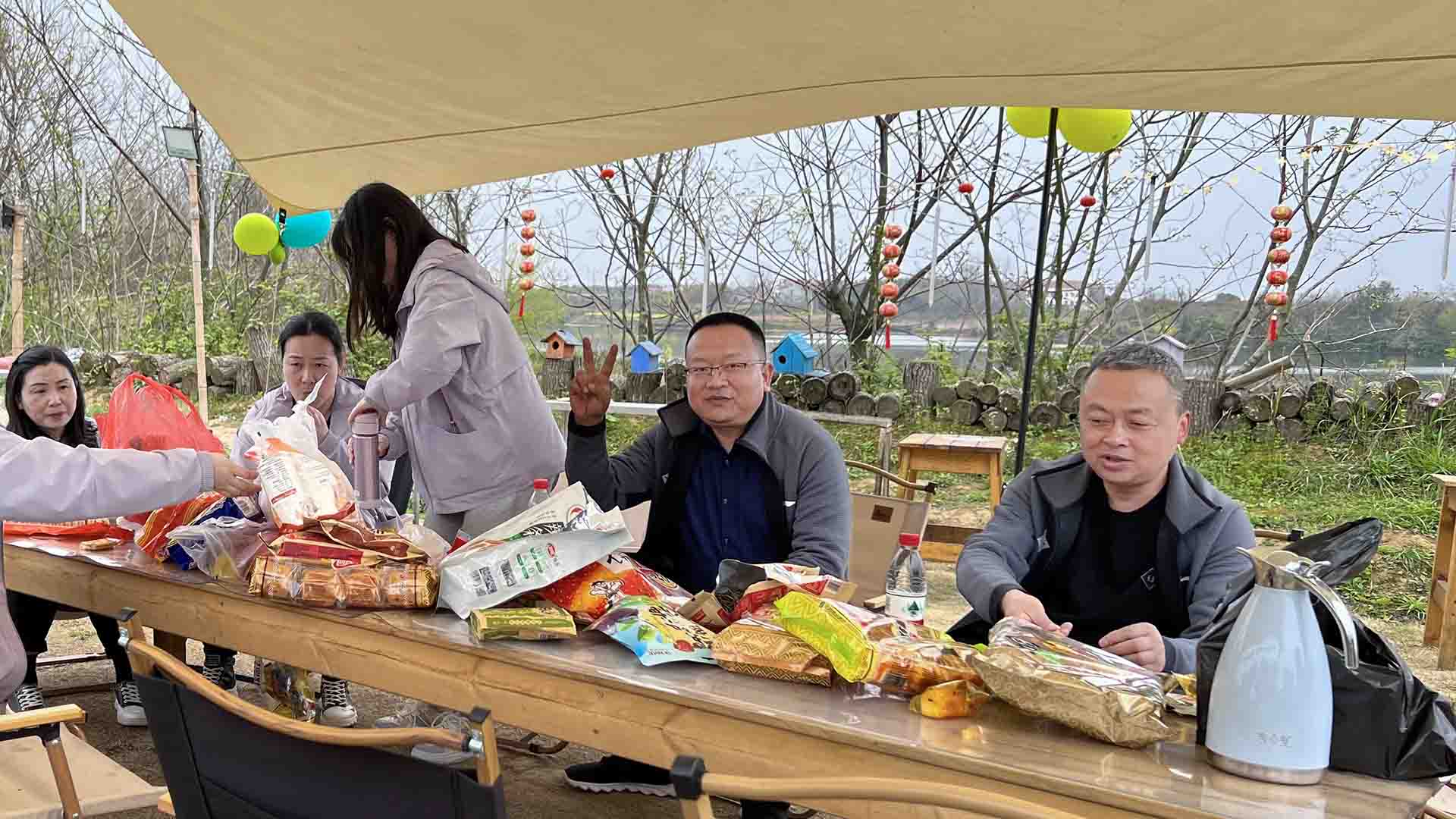 迎春健步行  乐聚淘心里              —公司举办健步行暨户外团建活动